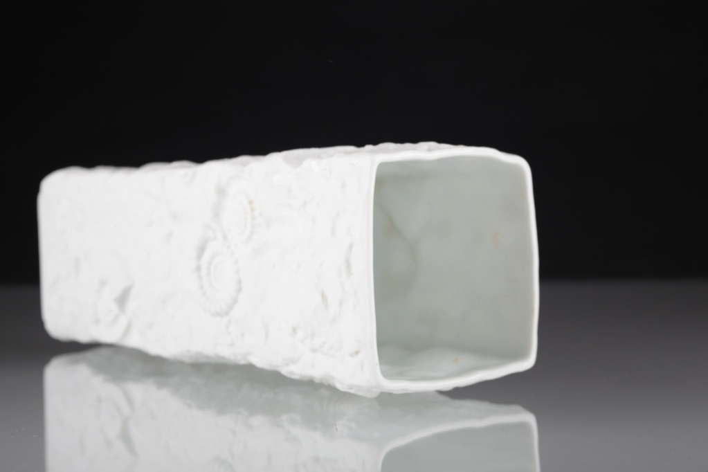 Vintage AK Kaiser Bisquit Porzellan Vase weiß 133 Muschel Dekor 24 cm